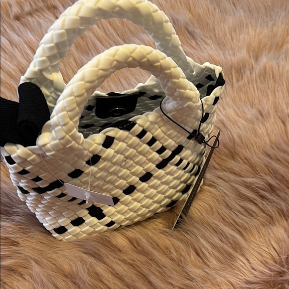 BCBGMAXAZRIA White and Black Woven Handbag - Picture 4 of 4